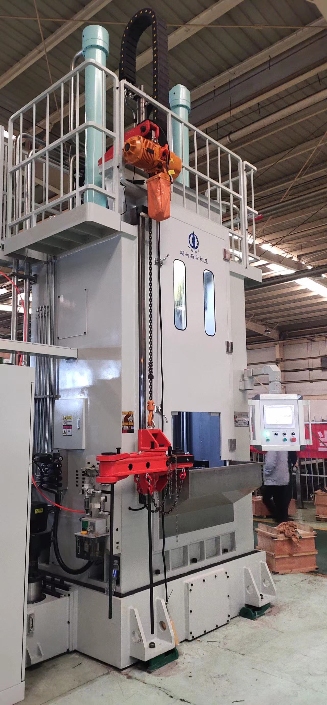 LG55710雙導柱(zhù)上拉式(shì)立式内(nèi)拉床1