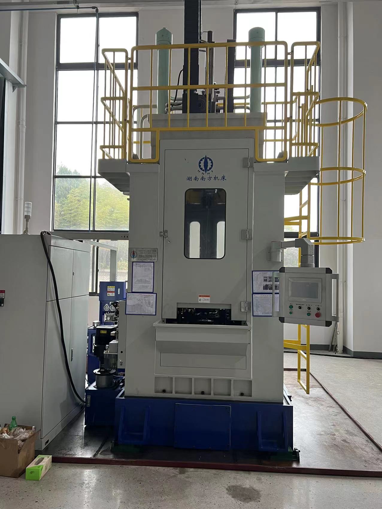 LG55710雙導(dǎo)柱上拉(la)式立式(shì)内拉床(chuang)