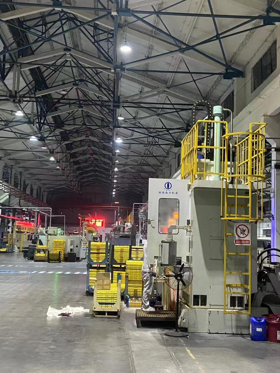 LG55720雙(shuāng)導柱上(shang)拉式立(lì)式内拉(la)床