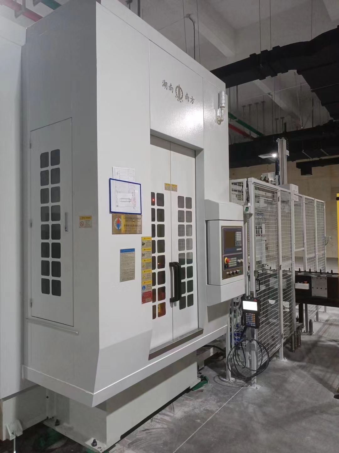 LJ5710伺服上(shang)拉式機械内(nèi)拉床自動化(huà)